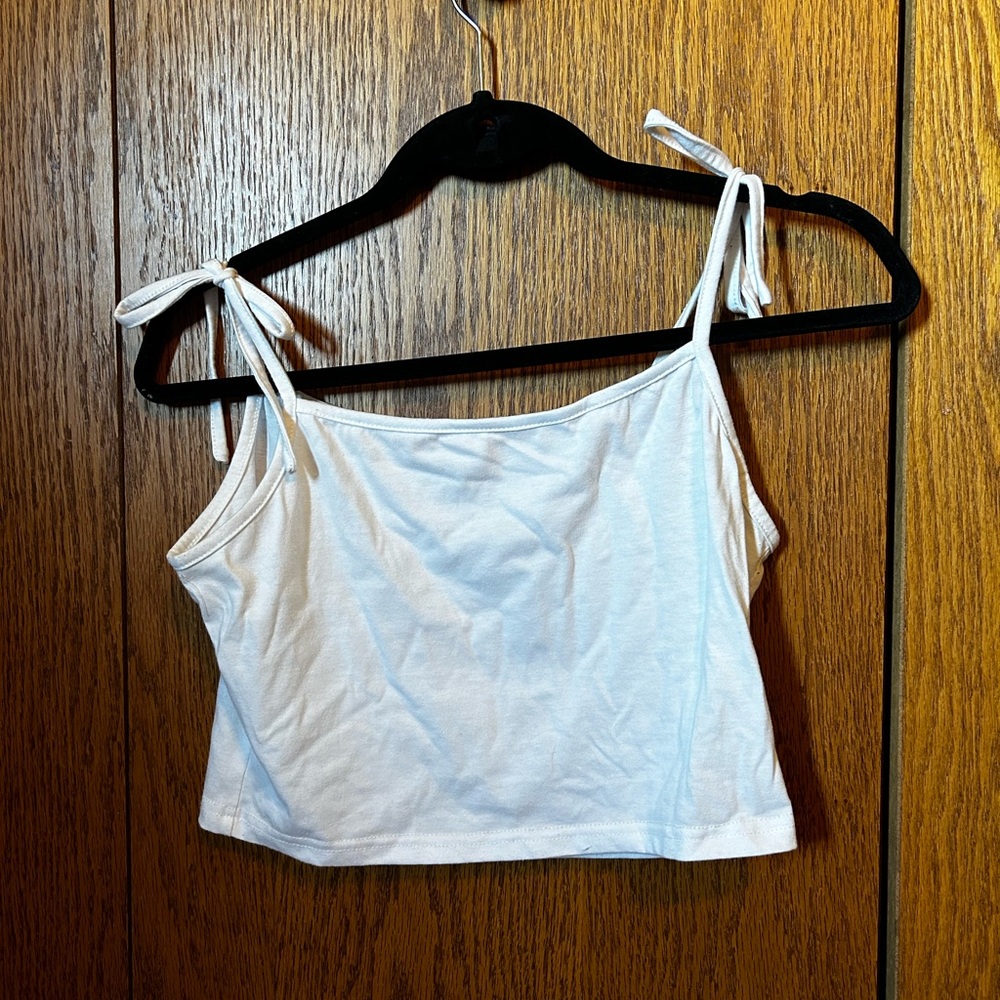 White tank tip ties at top size medium.